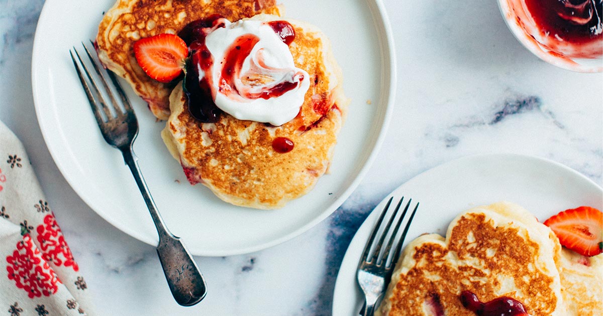 Tasty treats. Kitchen background. Обед 5 минут. Rock eating Pancakes.